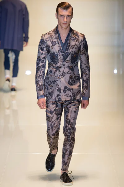 Look 3
